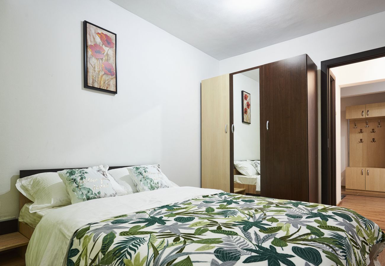 Apartment in Brasov - Equipped and Furnished Apartment with 2 bedrooms close to the center