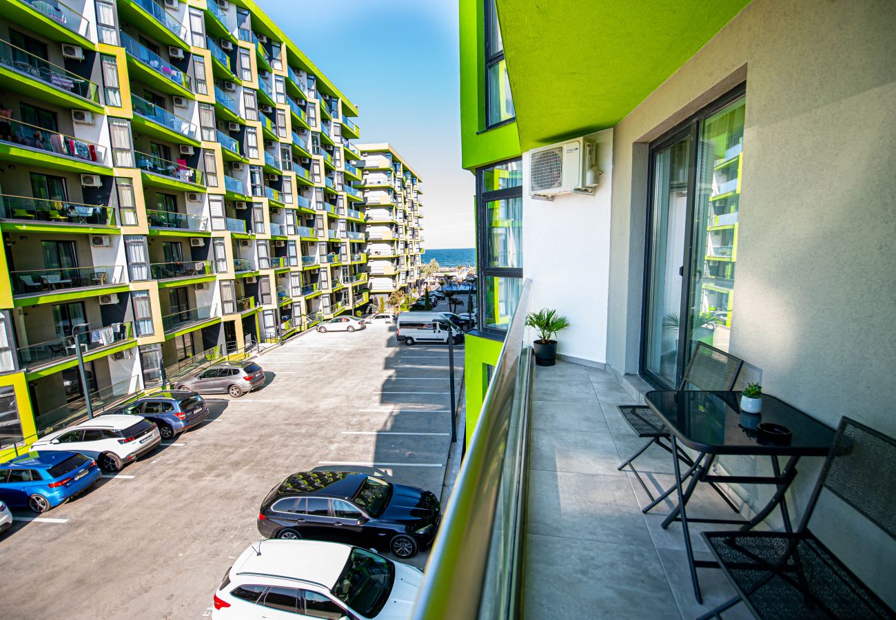 Apartment in Mamaia Nord - Apartment Katrina near the Beach with Balcony