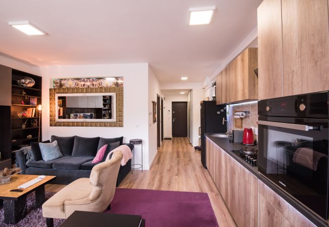 Apartment in Sinaia - Castle Suite art design- mountain view and private parking Apartment in Sinaia - Castle Suite art design- mountain view and private parking