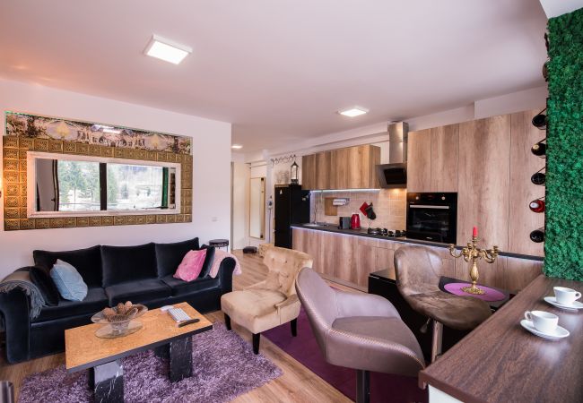 Apartment in Sinaia - Castle Suite art design- mountain view and private parking Apartment in Sinaia - Castle Suite art design- mountain view and private parking