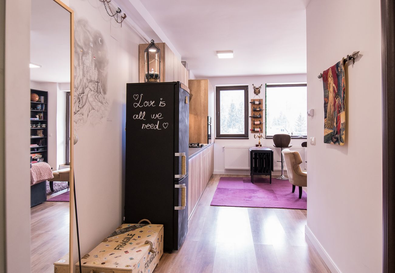 Apartment in Sinaia - Castle Suite art design- mountain view and private parking