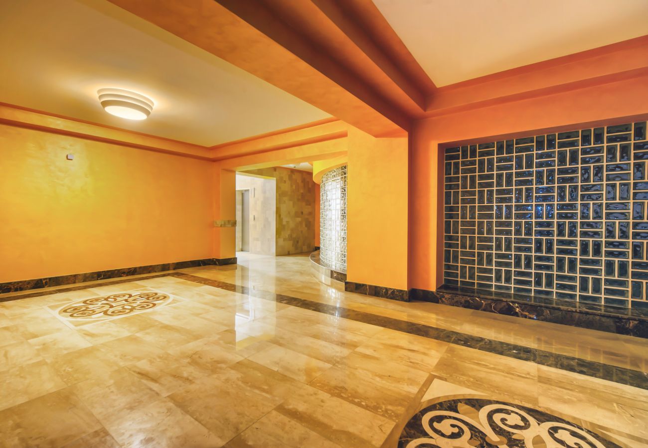 Studio in Brasov - Green Studio suite with balcony in Brasov