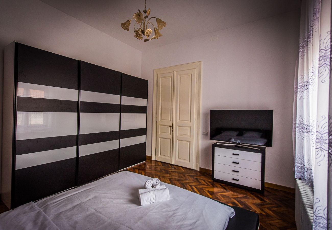 Apartment in Oradea - Downtown Fuchsl Palace in center Oradea