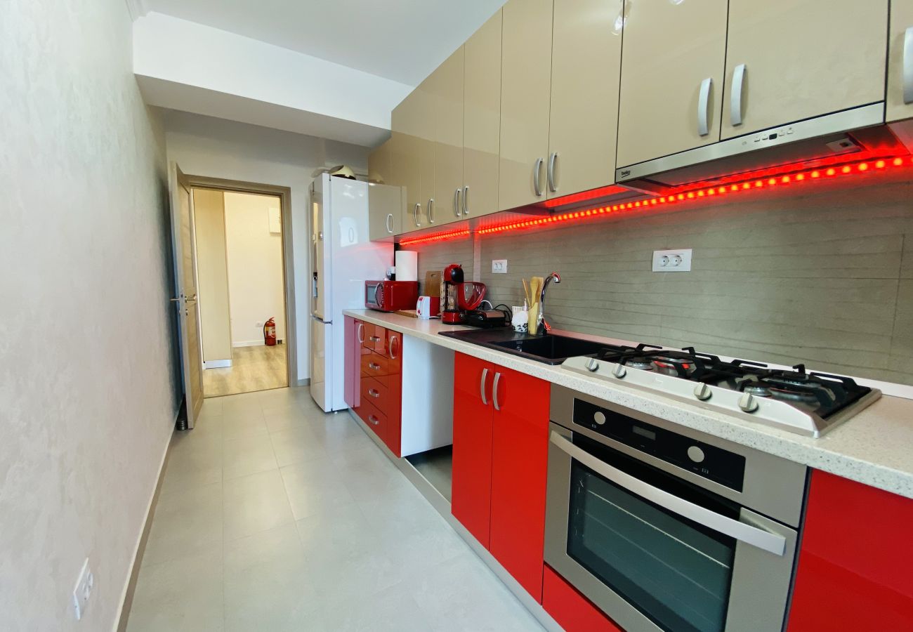 Apartment in Craiova - Two  Bedrooms with Balcony & Parking