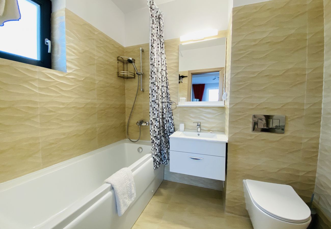 Apartment in Craiova - Two  Bedrooms with Balcony & Parking
