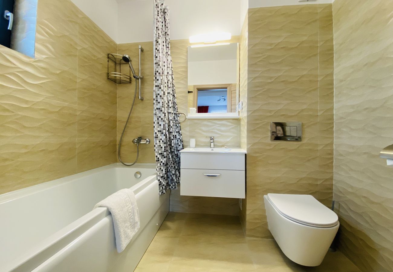 Apartment in Craiova - Two  Bedrooms with Balcony & Parking