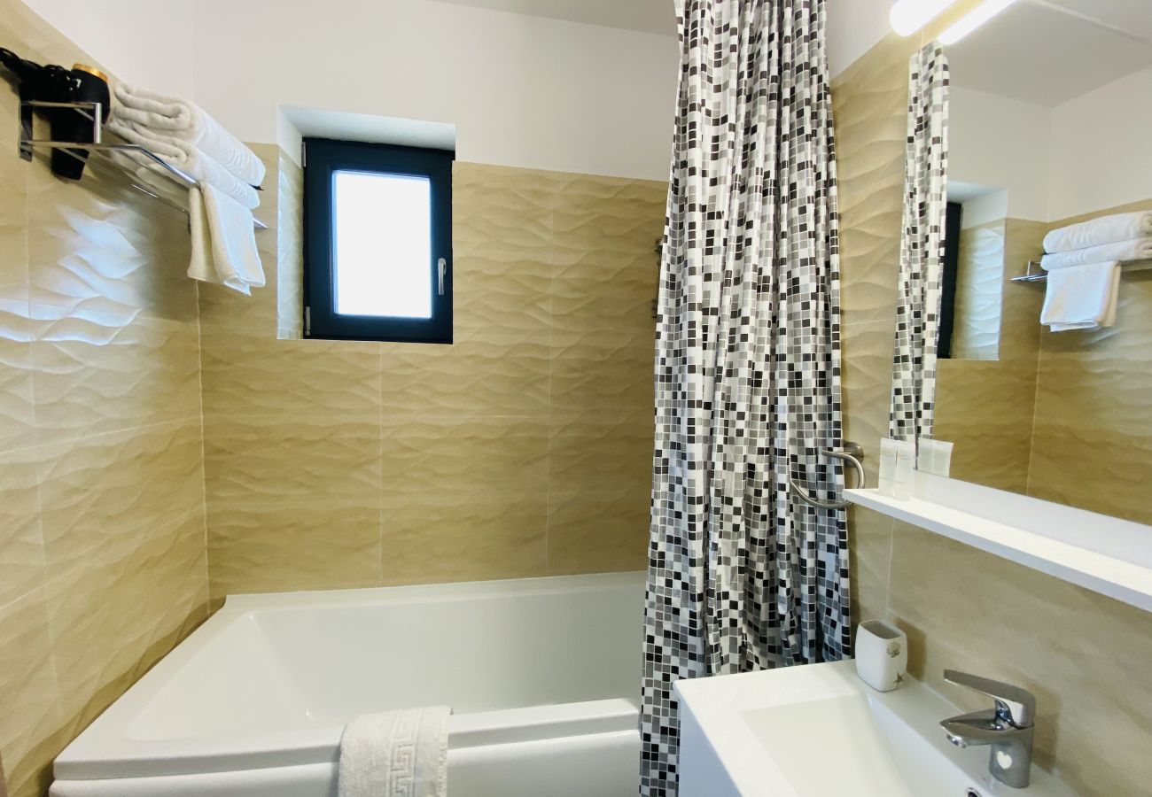Apartment in Craiova - Two  Bedrooms with Balcony & Parking