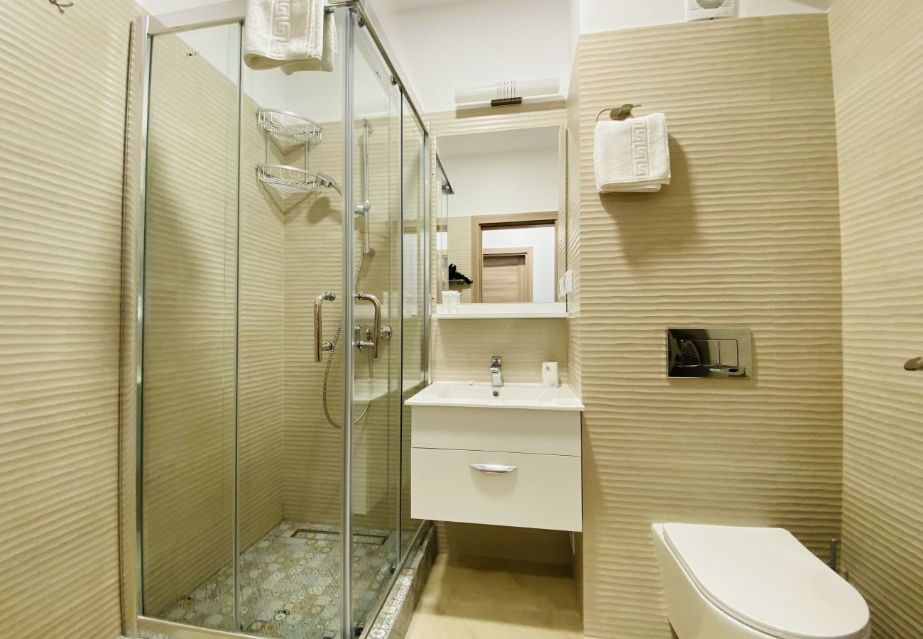 Apartment in Craiova - Two  Bedrooms with Balcony & Parking