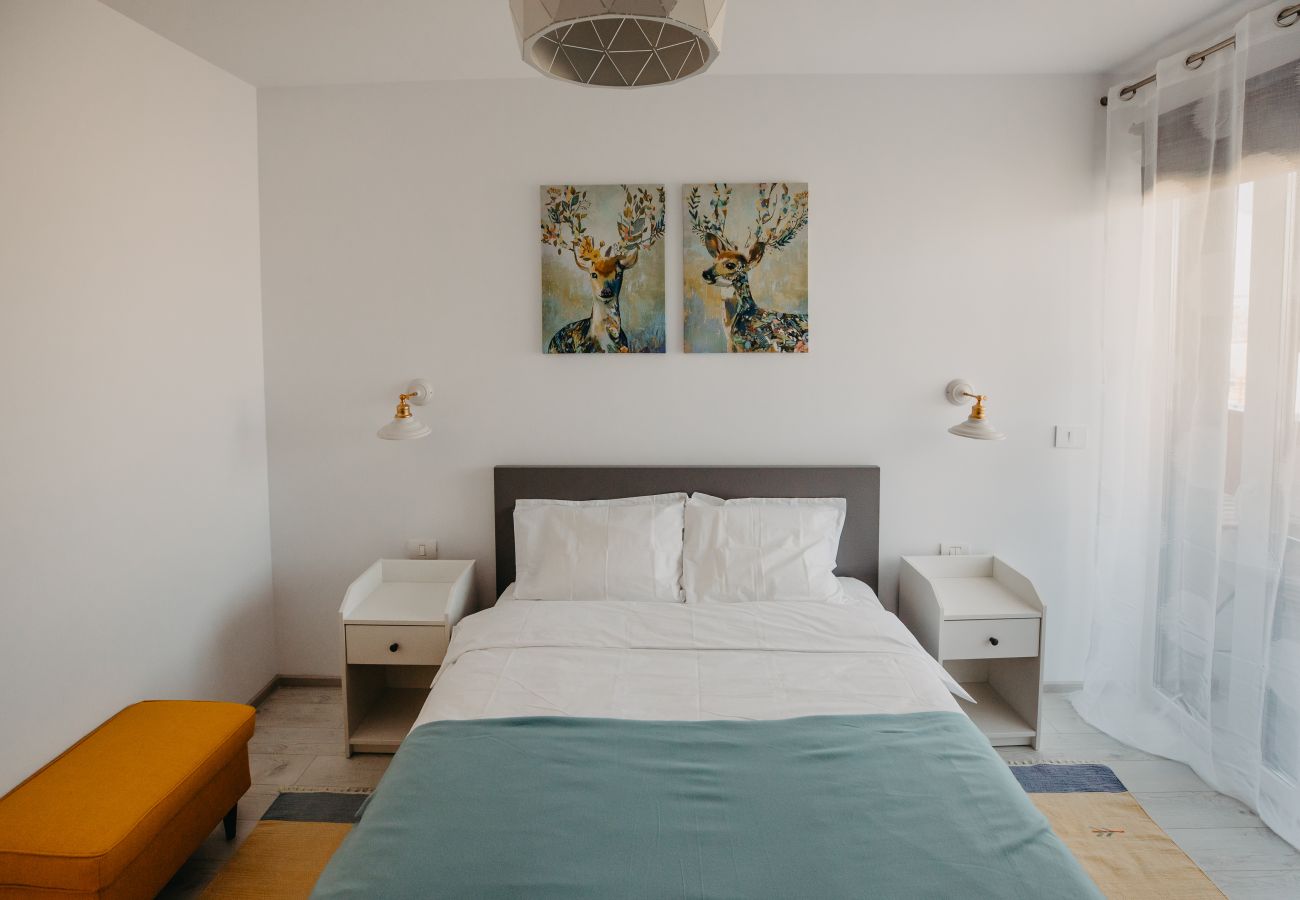 Apartment in Timisoara - Charming Flat with balcony & private parking