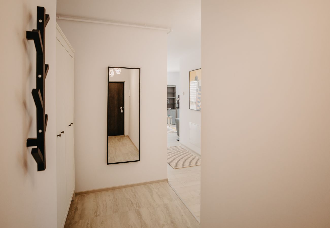 Apartment in Timisoara - Charming Flat with balcony & private parking