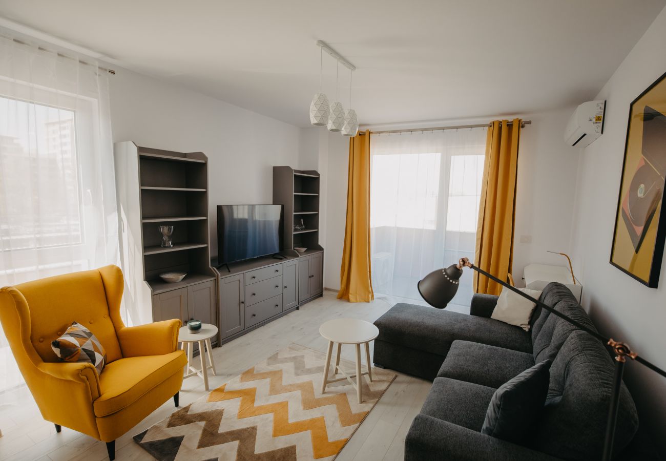 Apartment in Timisoara - Charming Flat with balcony & private parking