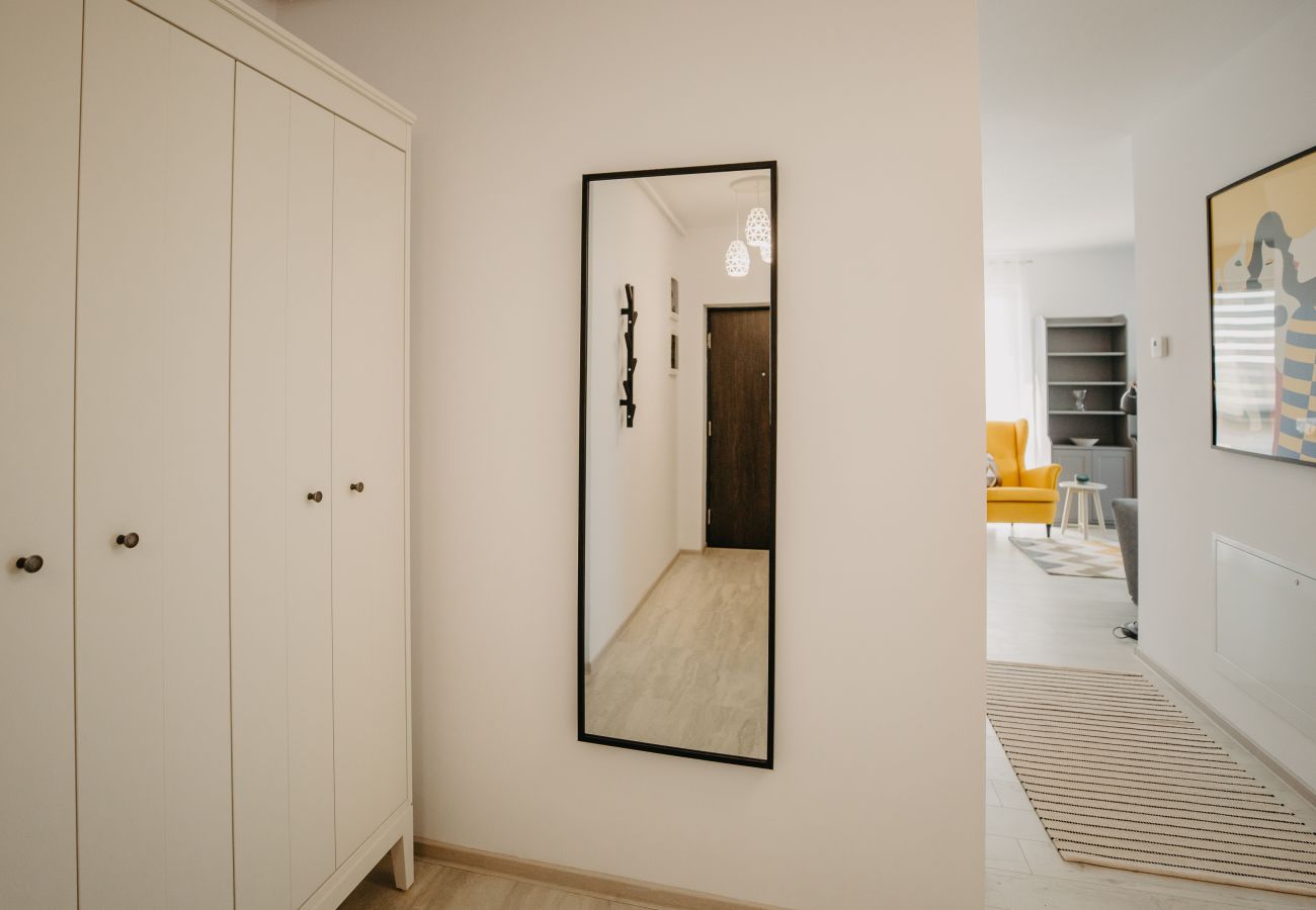 Apartment in Timisoara - Charming Flat with balcony & private parking