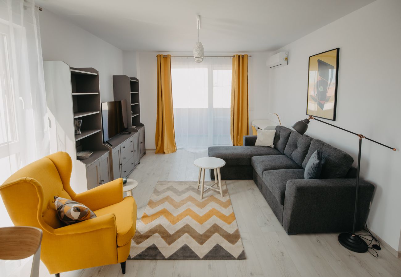 Apartment in Timisoara - Charming Flat with balcony & private parking