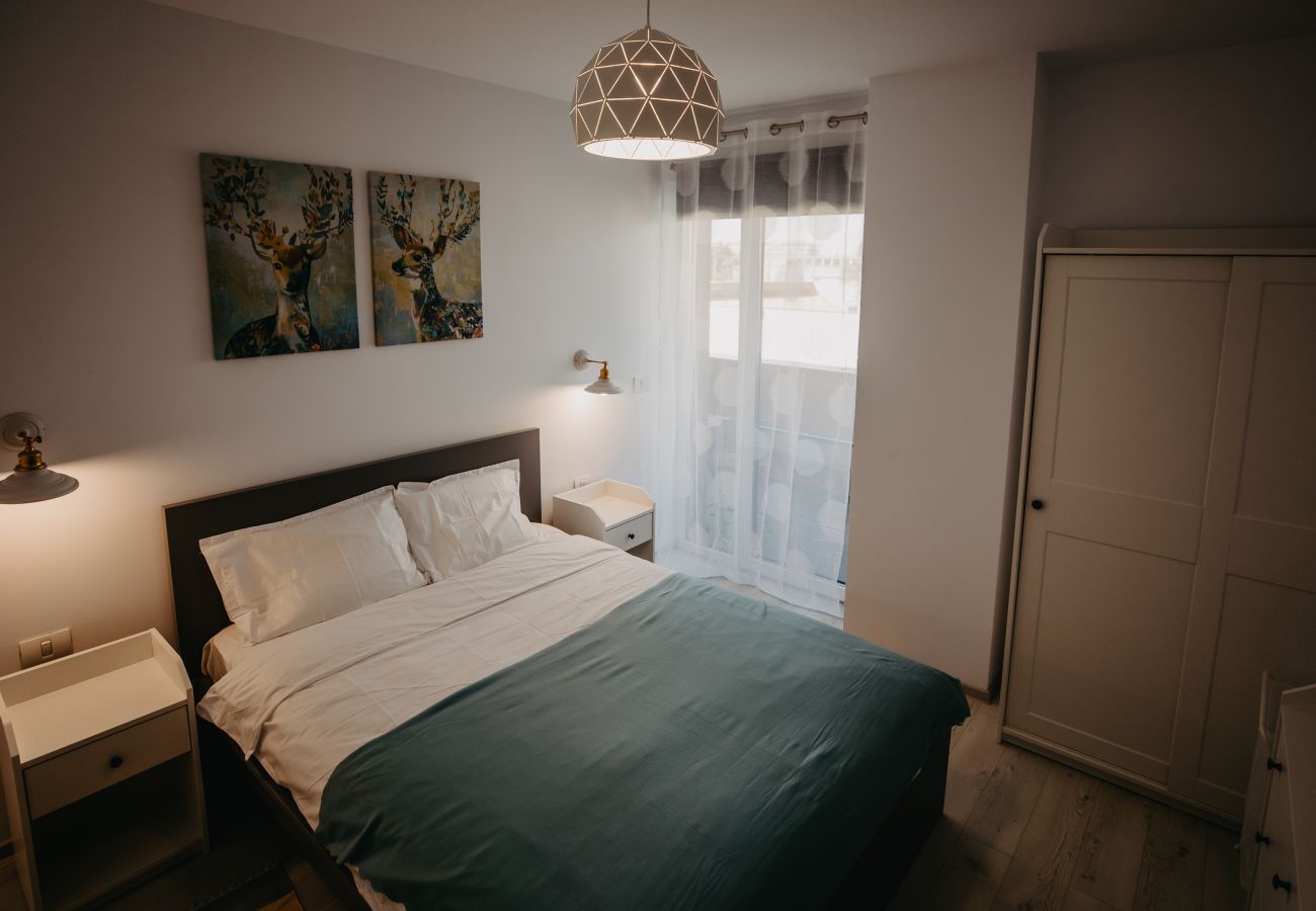 Apartment in Timisoara - Charming Flat with balcony & private parking