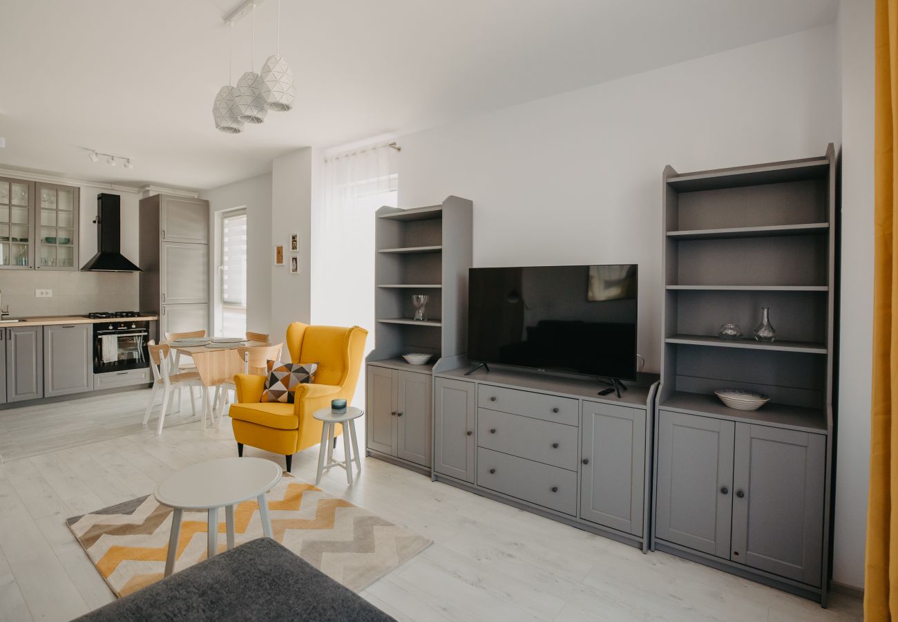 Apartment in Timisoara - Charming Flat with balcony & private parking