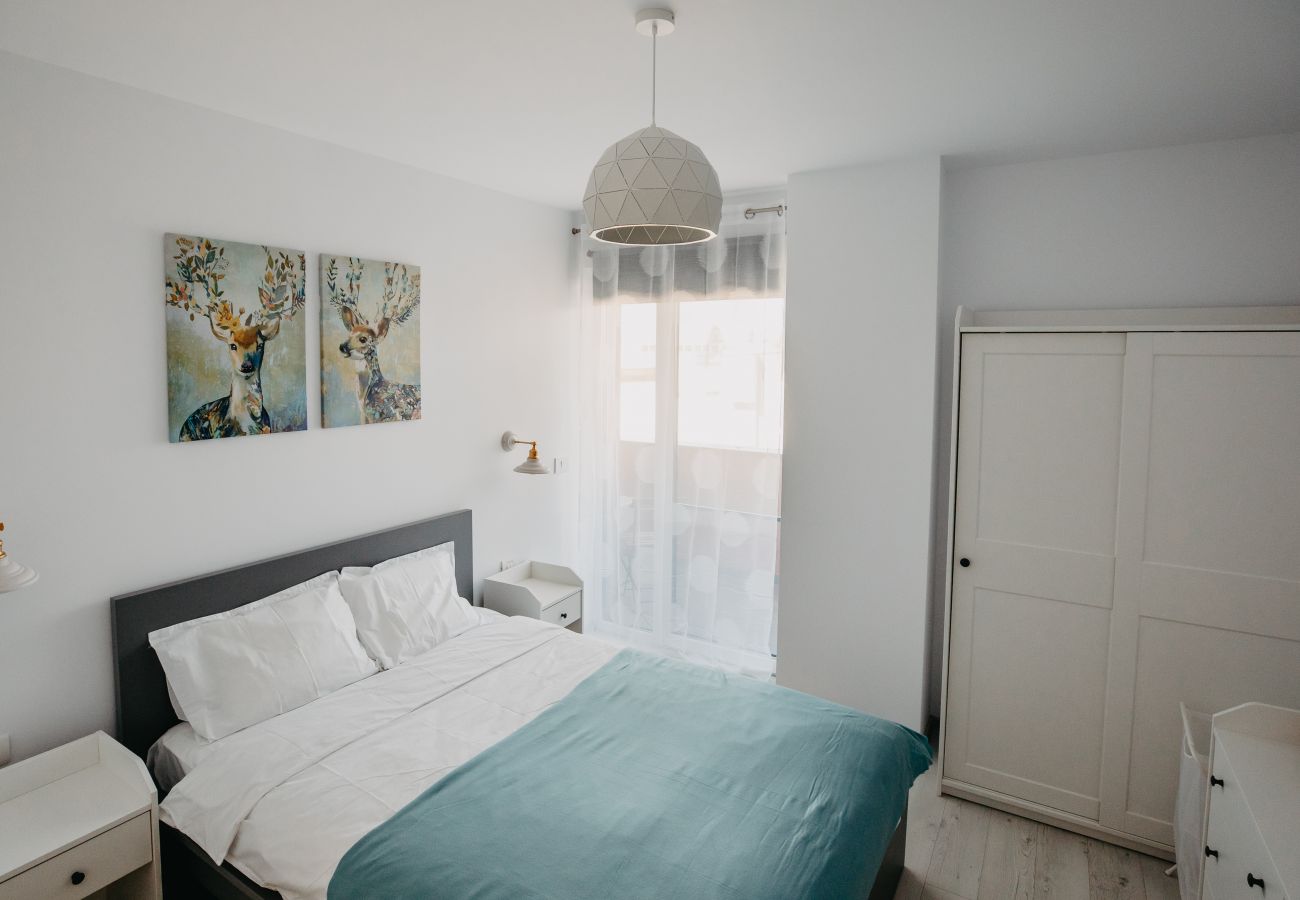 Apartment in Timisoara - Charming Flat with balcony & private parking
