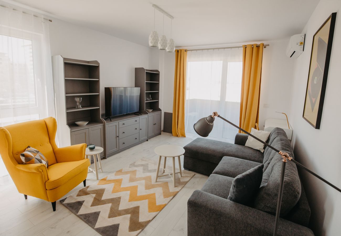 Apartment in Timisoara - Charming Flat with balcony & private parking