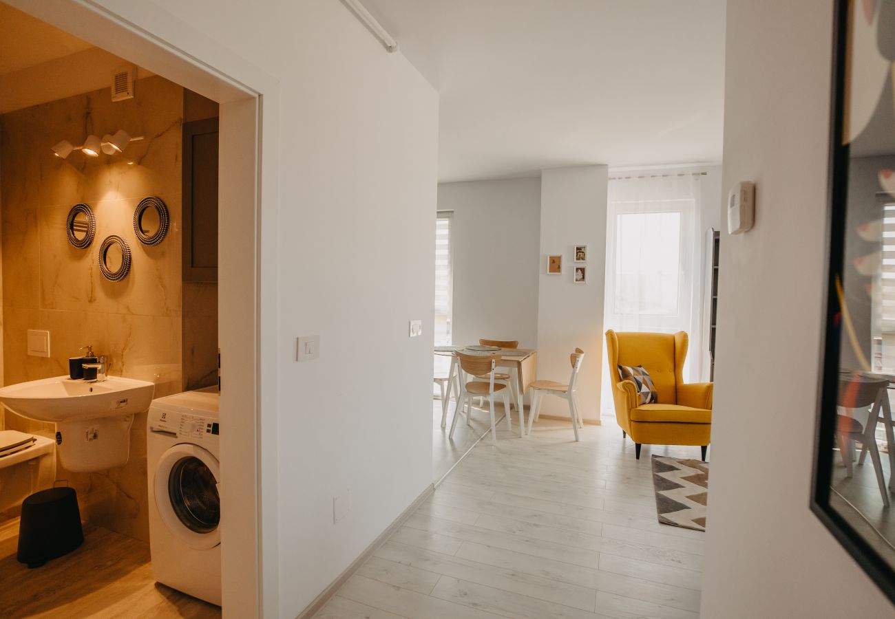 Apartment in Timisoara - Charming Flat with balcony & private parking