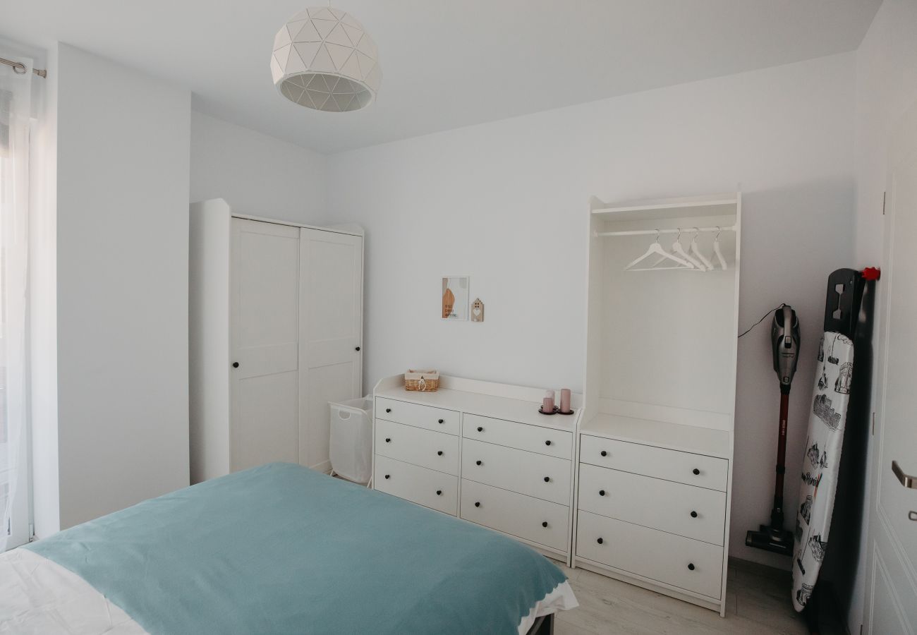 Apartment in Timisoara - Charming Flat with balcony & private parking