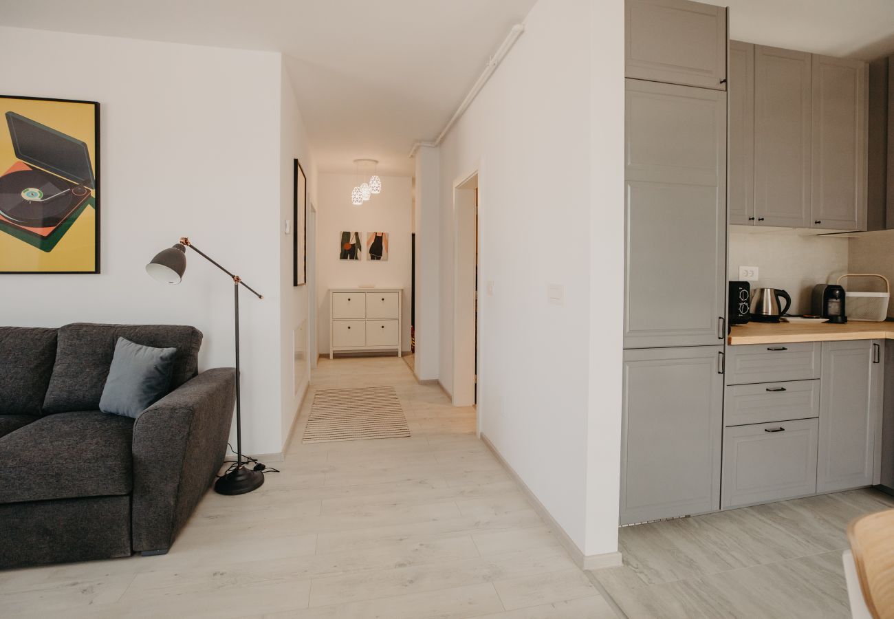 Apartment in Timisoara - Charming Flat with balcony & private parking