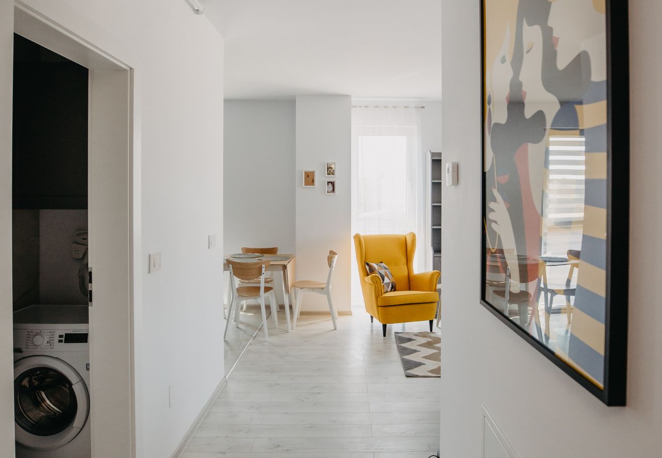 Apartment in Timisoara - Charming Flat with balcony & private parking