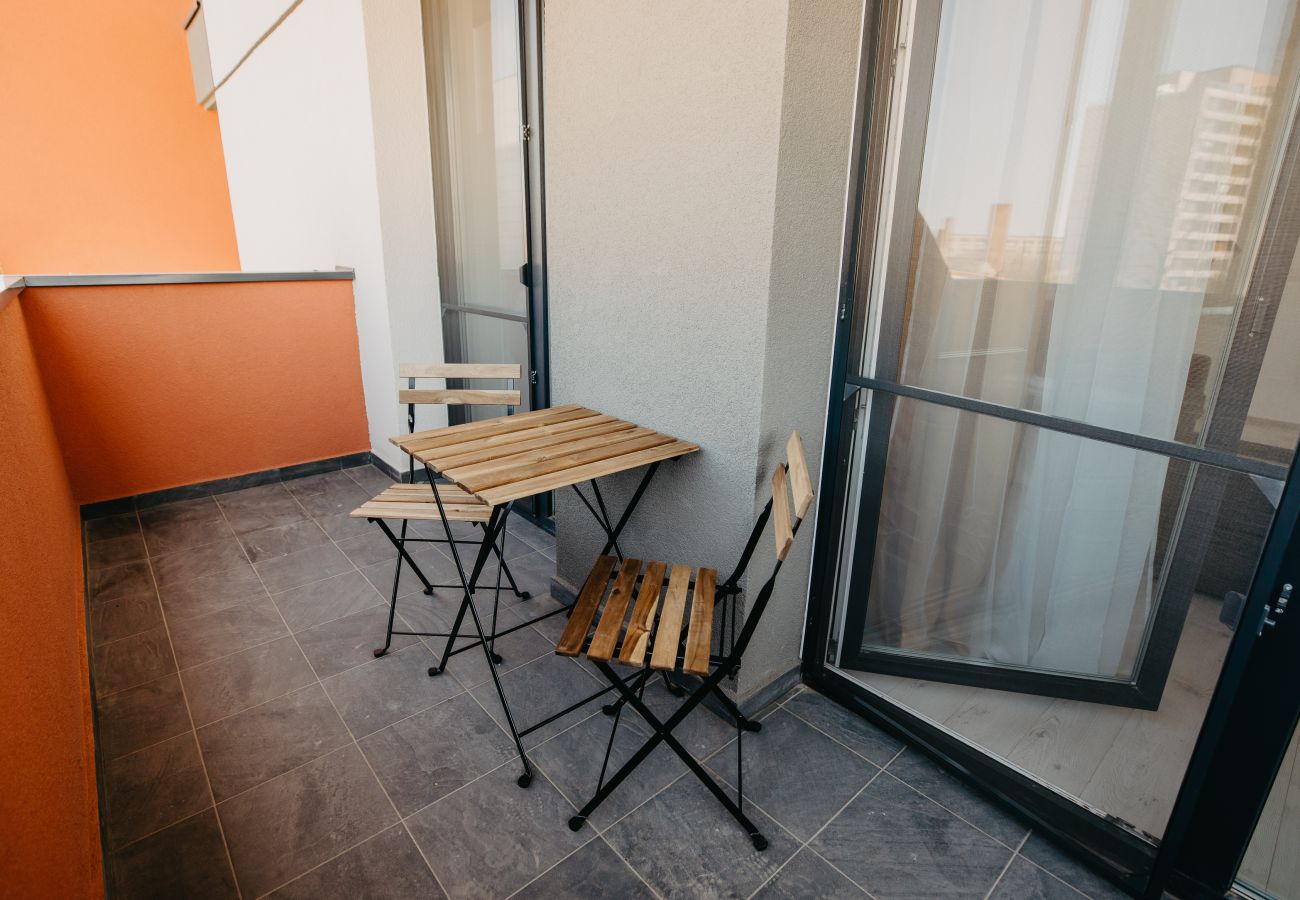 Apartment in Timisoara - Charming Flat with balcony & private parking