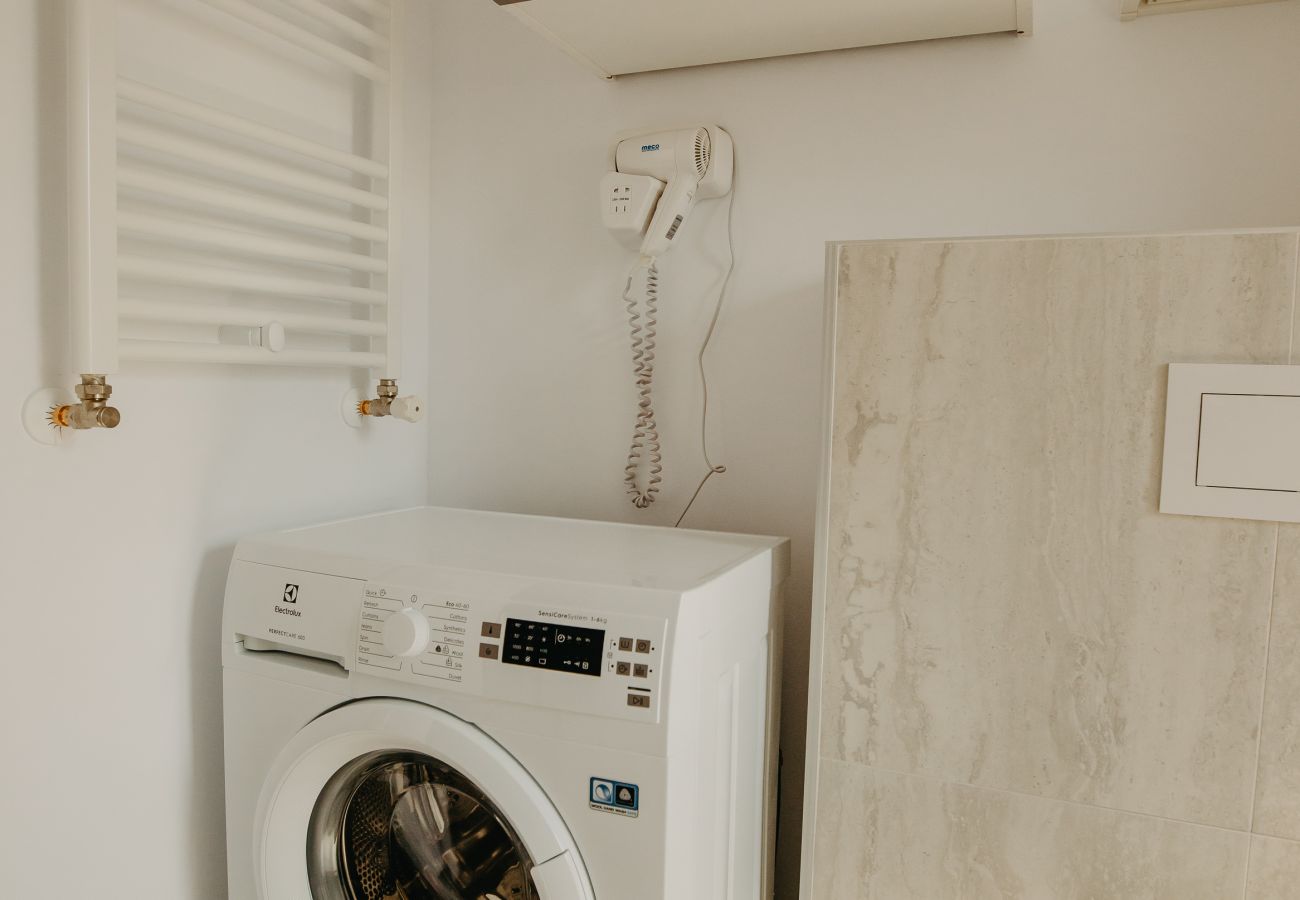 Apartment in Timisoara - Modern in new building with balcony & private parking