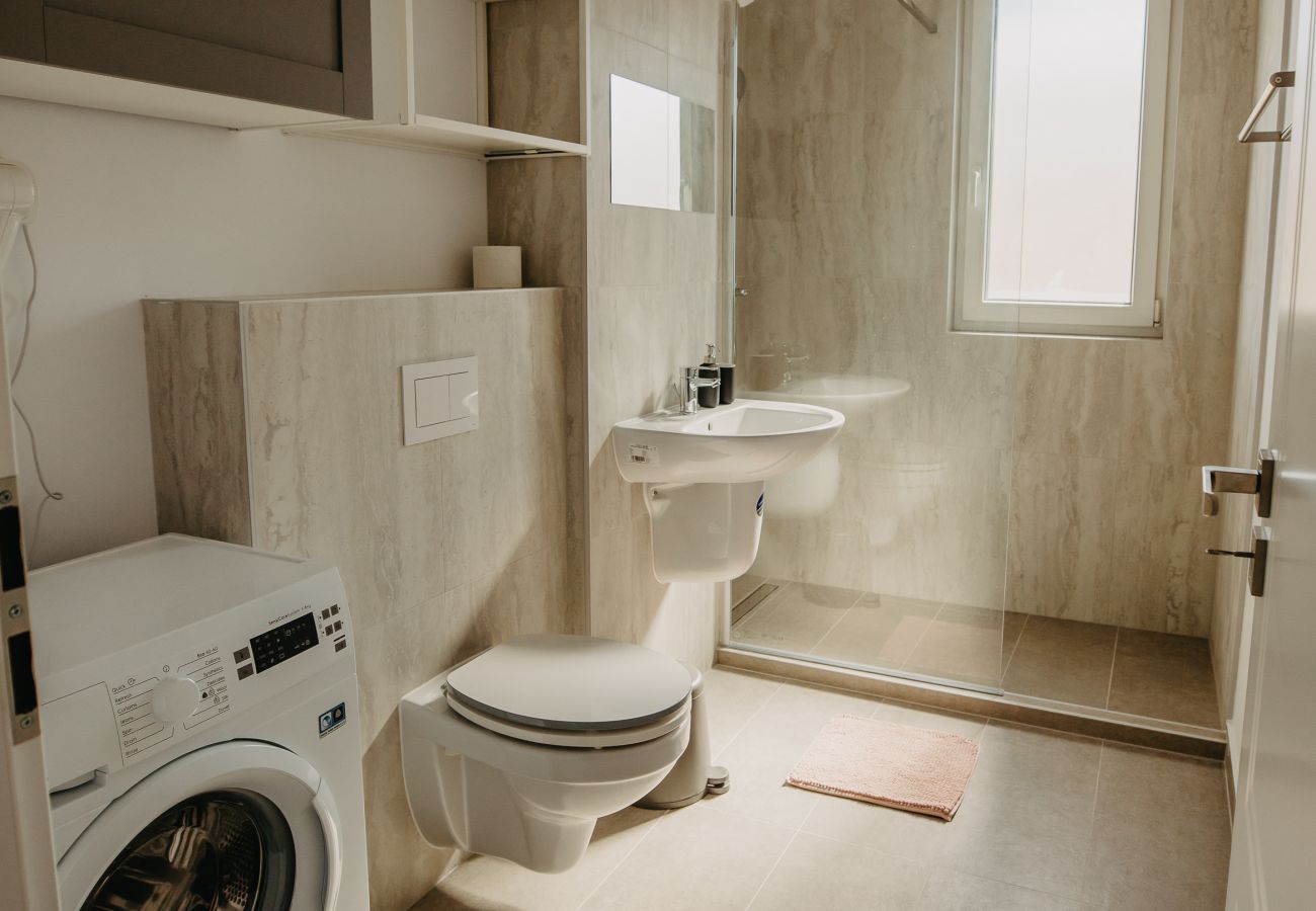 Apartment in Timisoara - Modern in new building with balcony & private parking