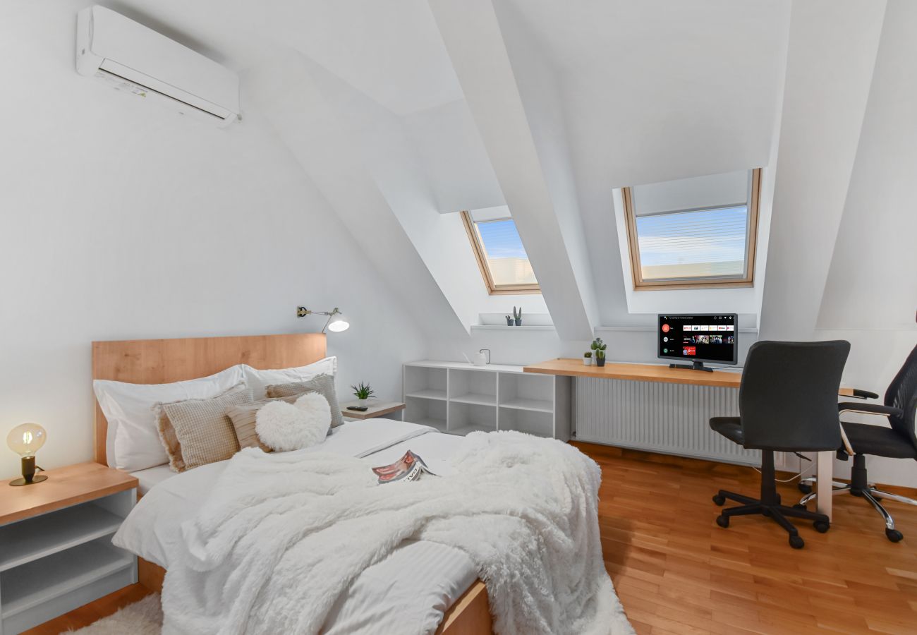 Studio in Bucharest - Attic Studio near Carol Park