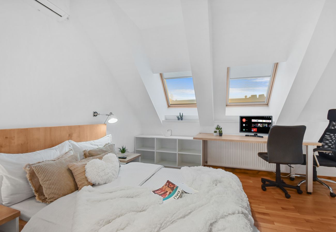 Studio in Bucharest - Attic Studio near Carol Park