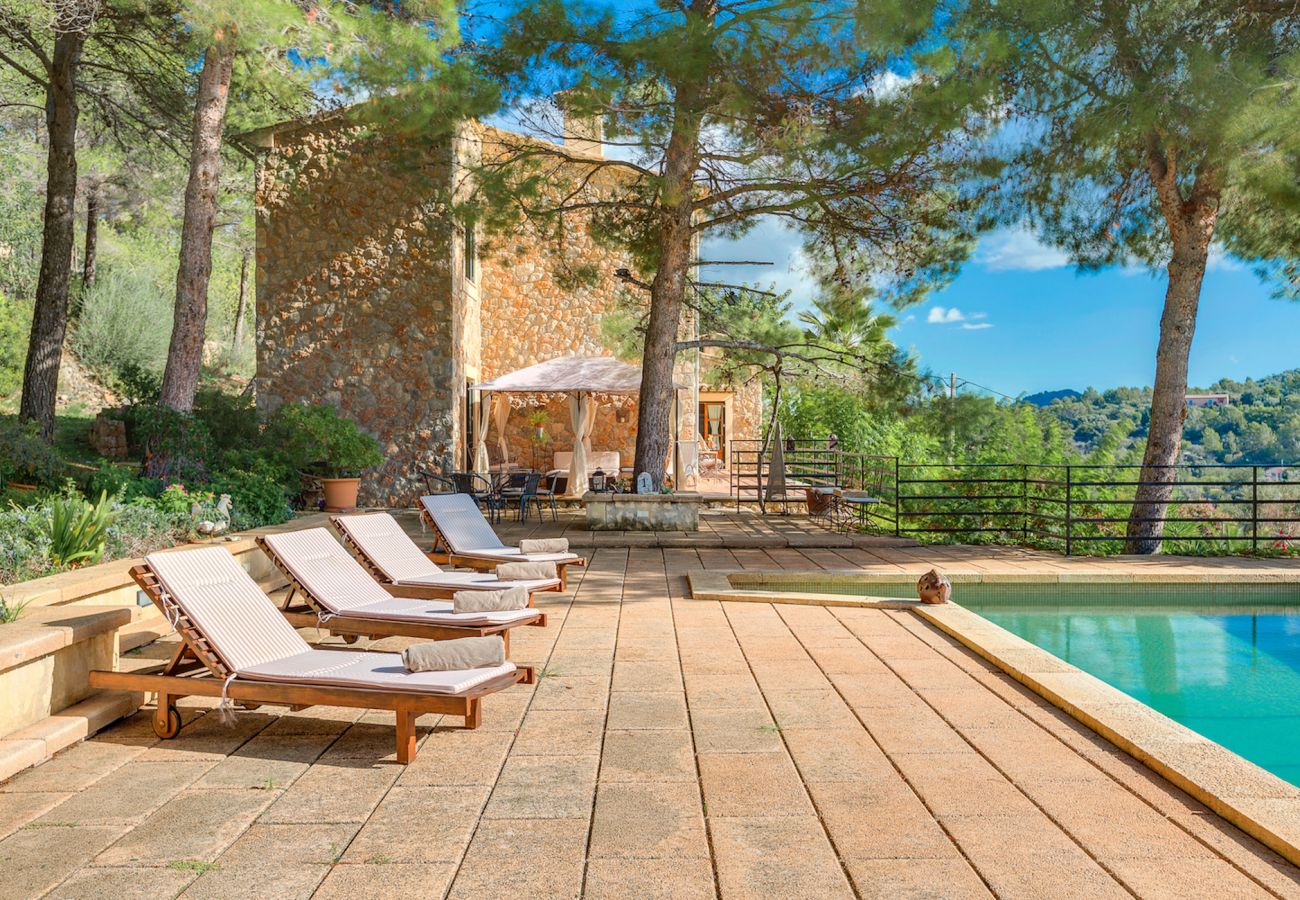 Loungers swimming pool beautiful villa Alaró