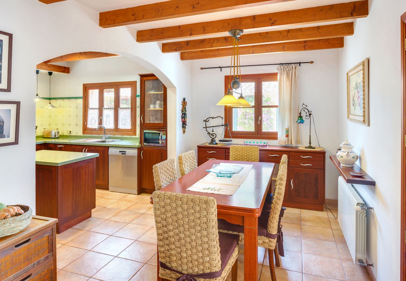 kitchen dining villa holiday rentals Mallorca