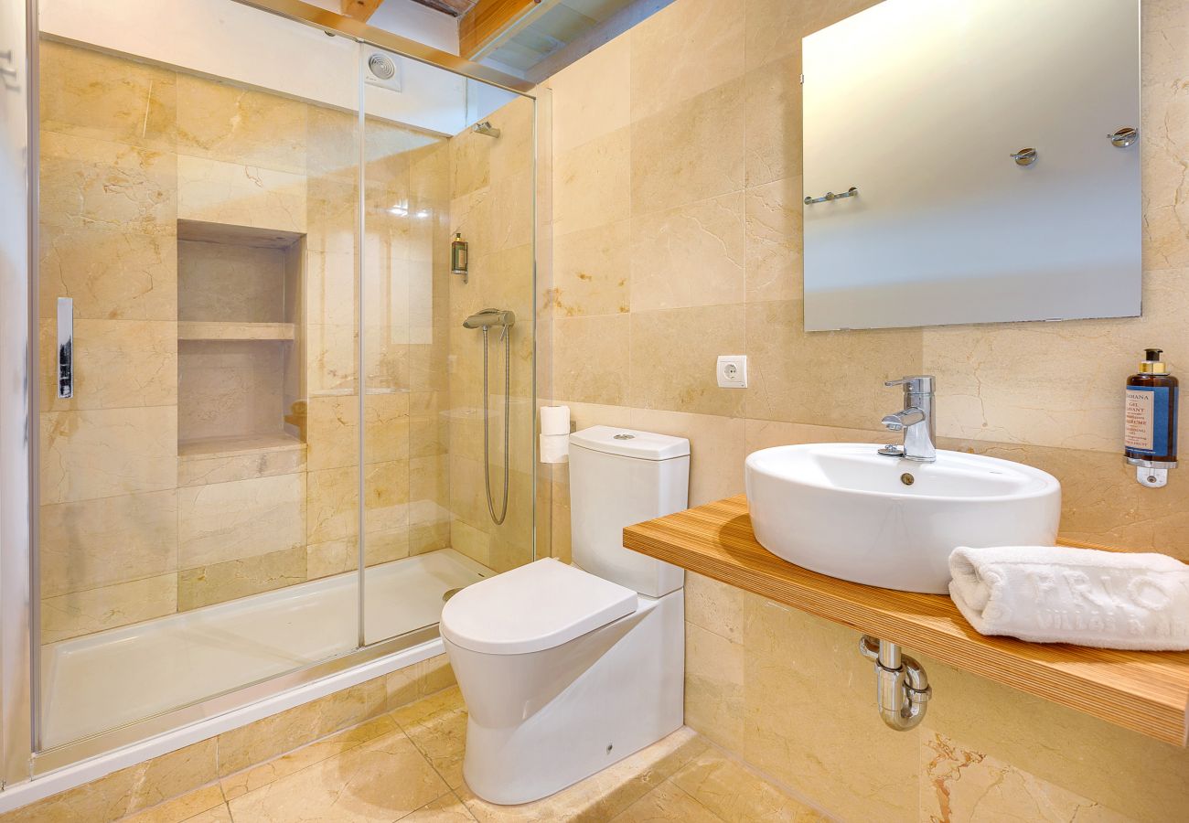 Urban Palma holiday apartment bathroom
