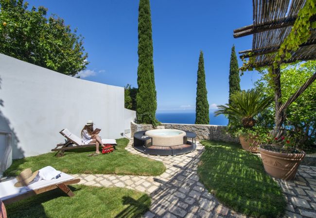 House in Praiano - Casa Elena - In the center of Praiano, Parking & Panoramic Hot tub