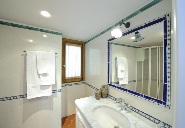 House in Praiano - Casa Elena - In the center of Praiano, Parking & Panoramic Hot tub House in Praiano - Casa Elena - In the center of Praiano, Parking & Panoramic Hot tub