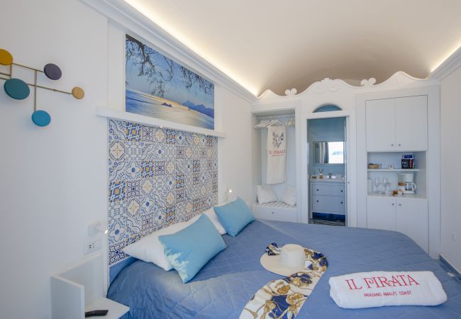 Rent by room in Praiano - Romantic Room - A Rockside Escape Rent by room in Praiano - Romantic Room - A Rockside Escape