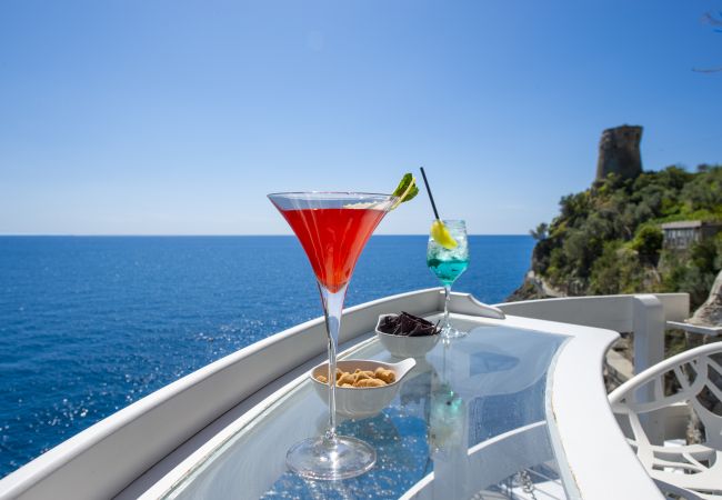 Rent by room in Praiano - Romantic Room - A Rockside Escape Rent by room in Praiano - Romantic Room - A Rockside Escape