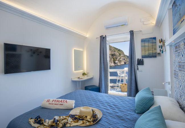 Rent by room in Praiano - Romantic Room - A Rockside Escape Rent by room in Praiano - Romantic Room - A Rockside Escape