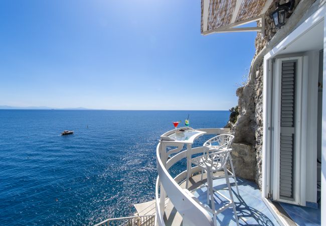 Rent by room in Praiano - Romantic Room - A Rockside Escape Rent by room in Praiano - Romantic Room - A Rockside Escape