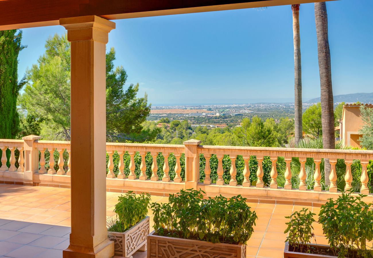 Balcony with incredible views of the island.