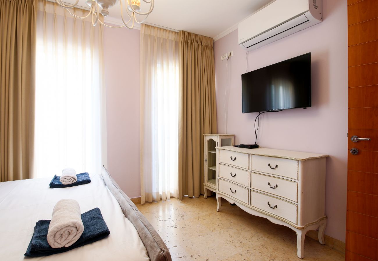 Apartment in Tel Aviv - Jaffa - Neve Tzedek Penthouse & Jacuzzi