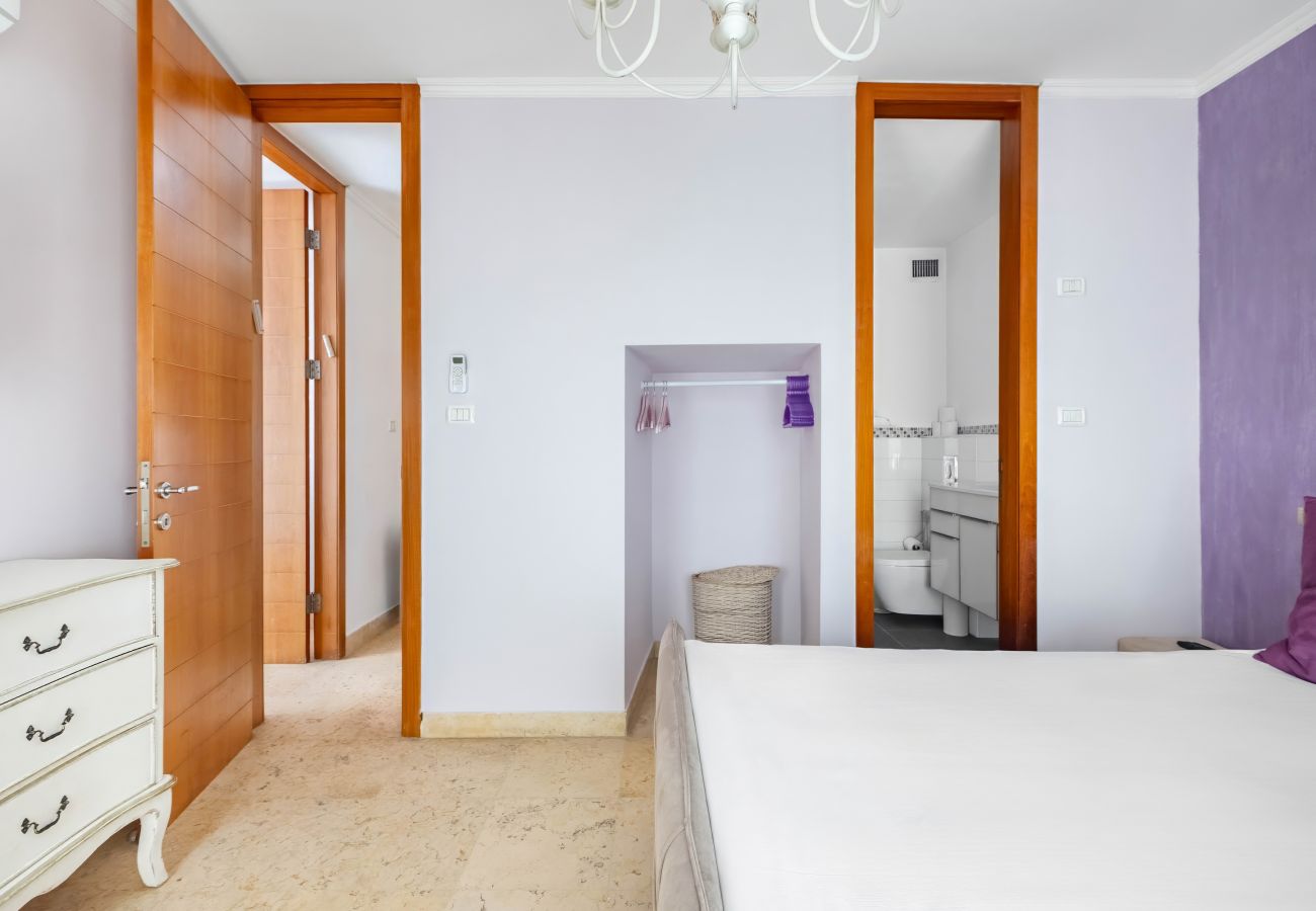 Apartment in Tel Aviv - Jaffa - Penthouse & Jacuzzi in Neve Tzedek by FeelHome