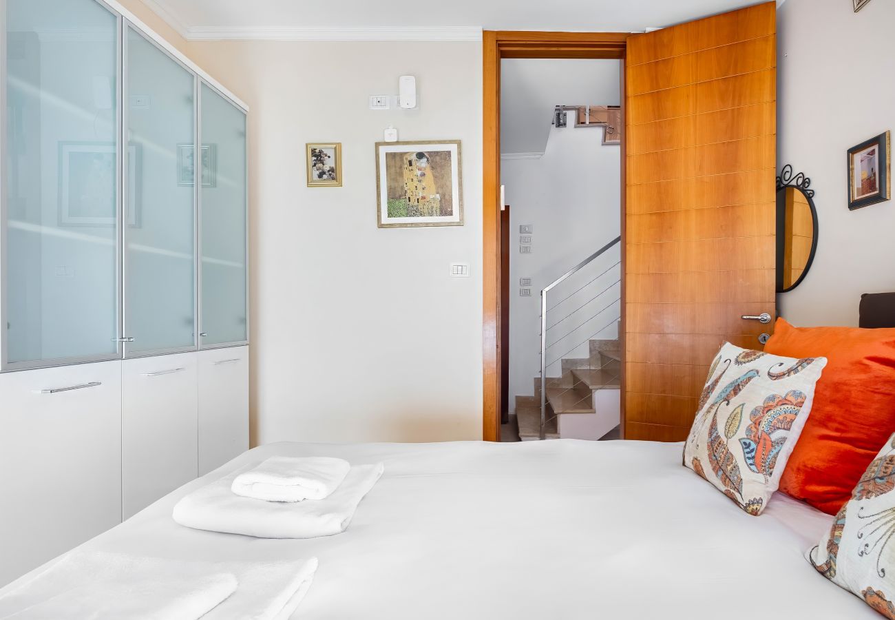 Apartment in Tel Aviv - Jaffa - Penthouse & Jacuzzi in Neve Tzedek by FeelHome