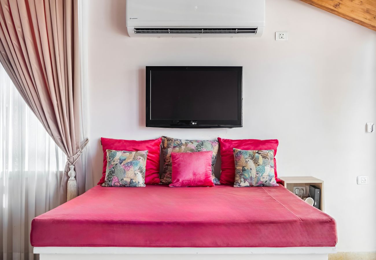 Apartment in Tel Aviv - Jaffa - Penthouse & Jacuzzi in Neve Tzedek by FeelHome