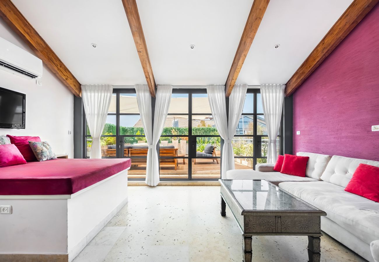 Apartment in Tel Aviv - Jaffa - Penthouse & Jacuzzi in Neve Tzedek by FeelHome