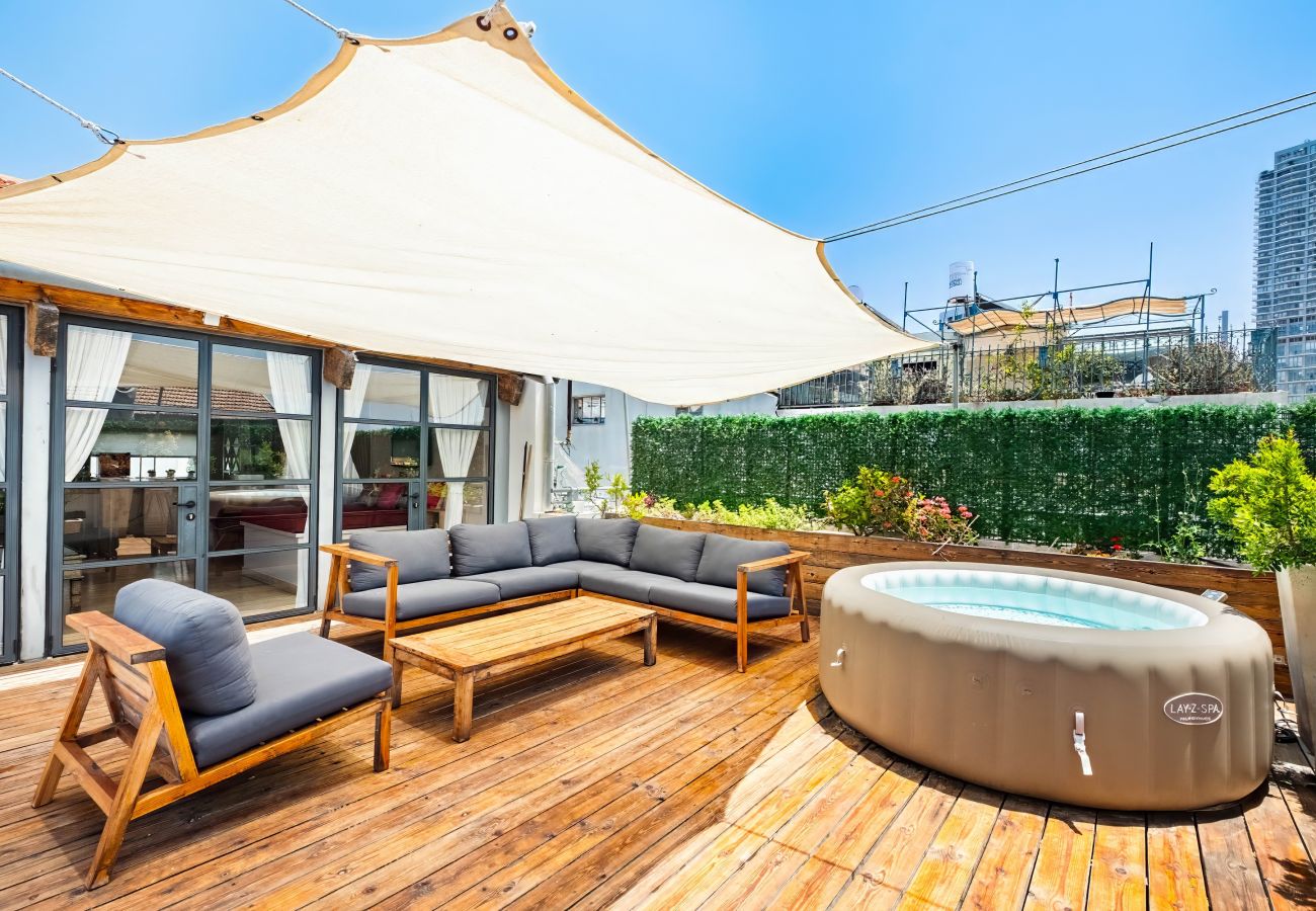 Apartment in Tel Aviv - Jaffa - Penthouse & Jacuzzi in Neve Tzedek by FeelHome