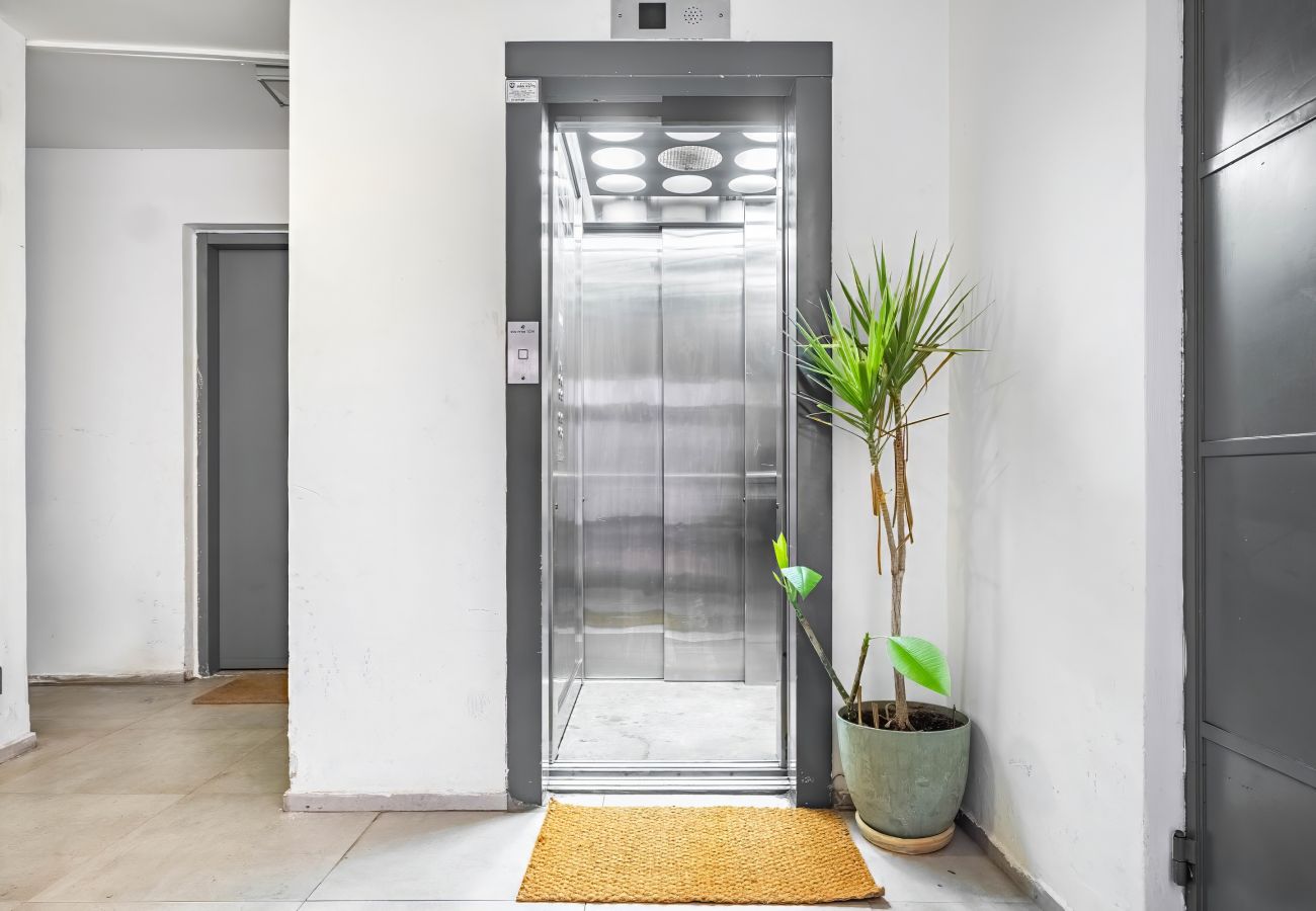 Apartment in Tel Aviv - Jaffa - Penthouse & Jacuzzi in Neve Tzedek by FeelHome