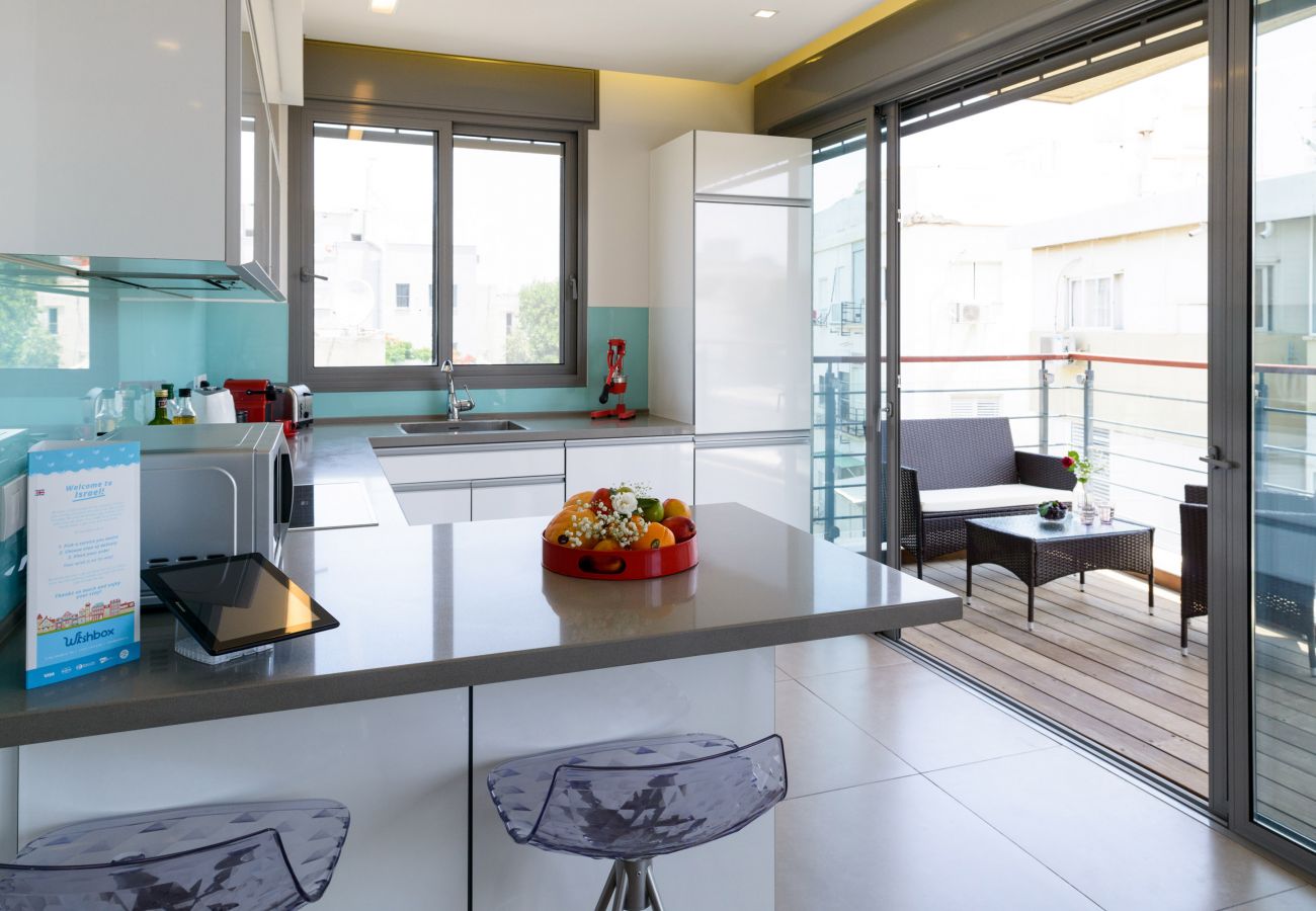 Luminous kitchen with entrance to the terrace on Ben Yehuda st,