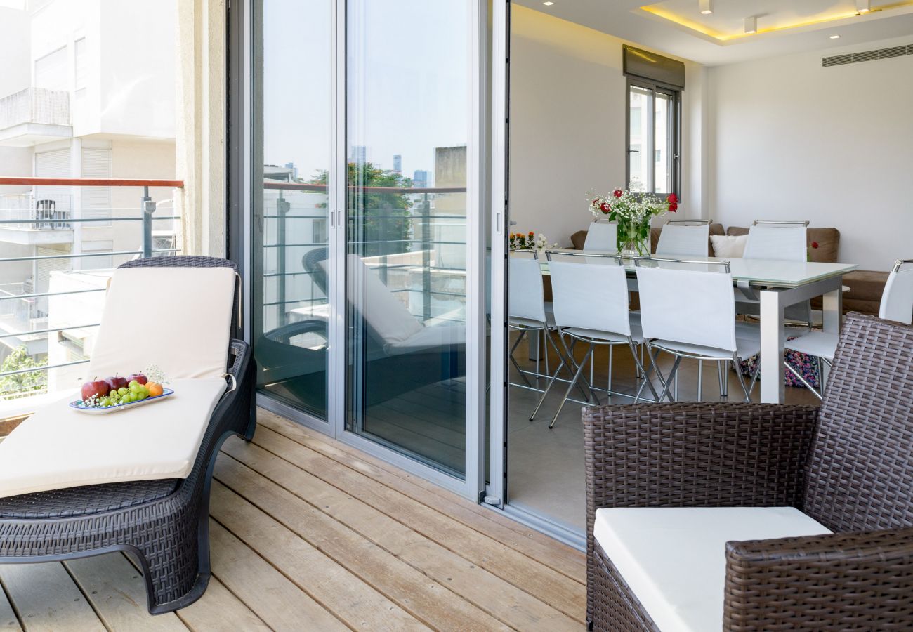 Spacious terrace with beautiful furniture on Ben Yehuda st. 