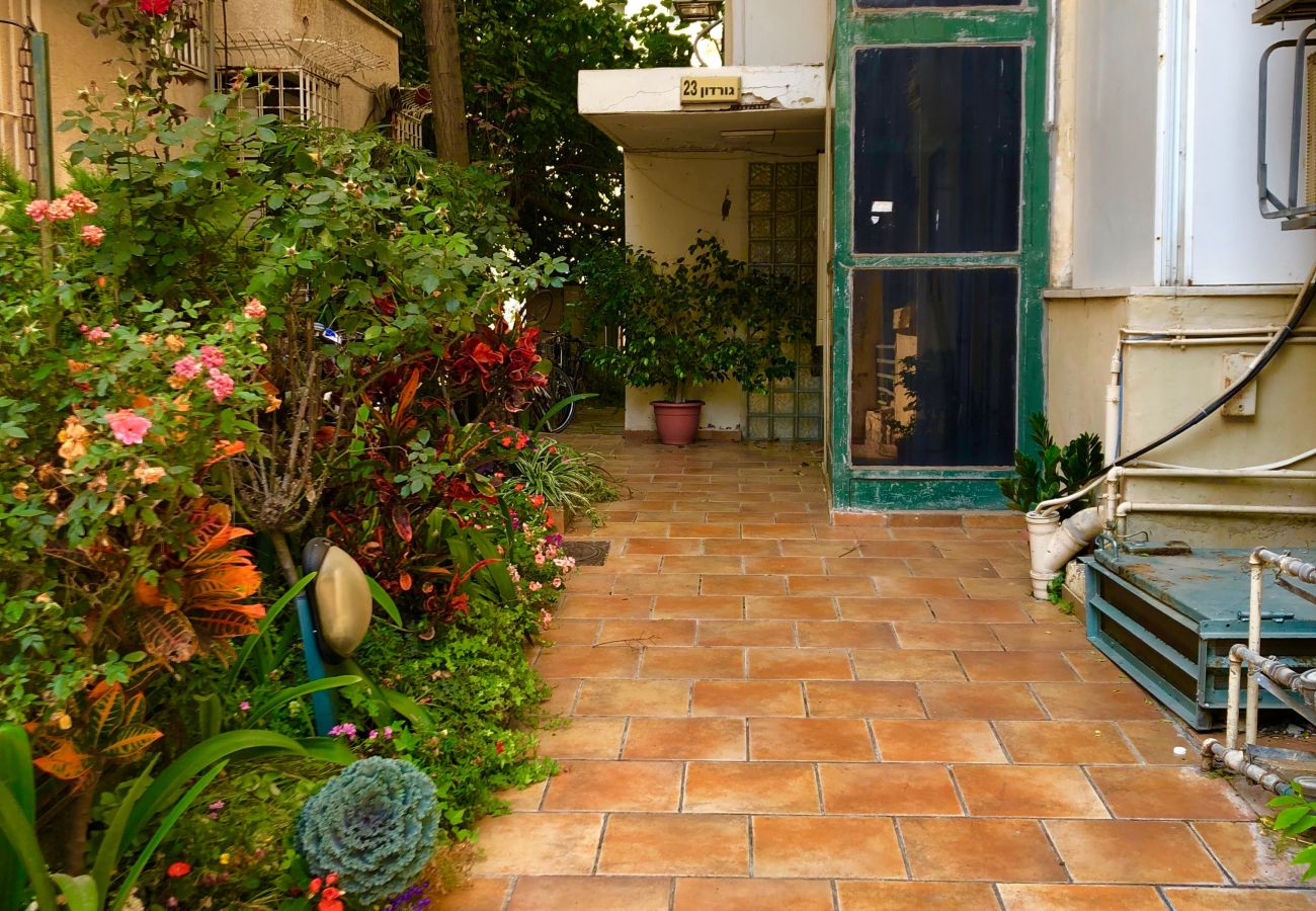 Apartment in Tel Aviv - Jaffa - Lovely 2BR with Balcony at Gordon Beach by FeelHome
